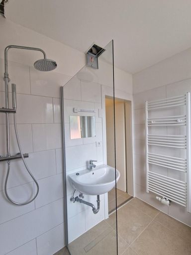 Regendusche und Handtuchwärmer