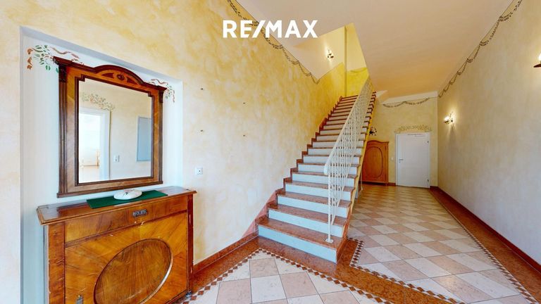 Stiegenaufgang ins Obergeschoss