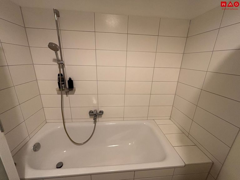 Bad mit Badewanne