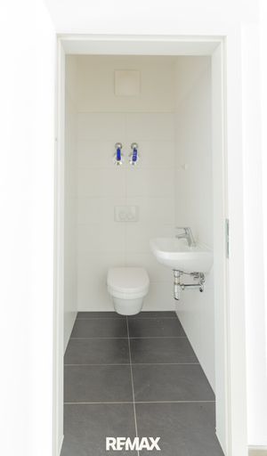 separates WC