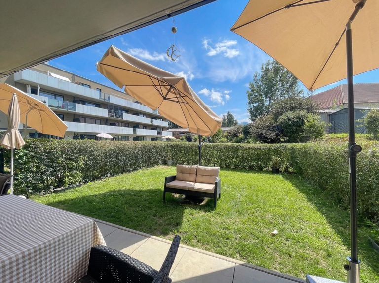 Terrasse mit Gartenaussicht