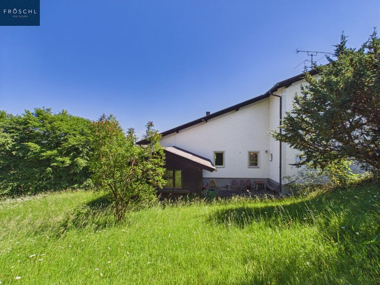 Hinteransicht vom Garten inkl. Gartenhaus