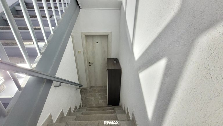 Stiege zum WC und Speis