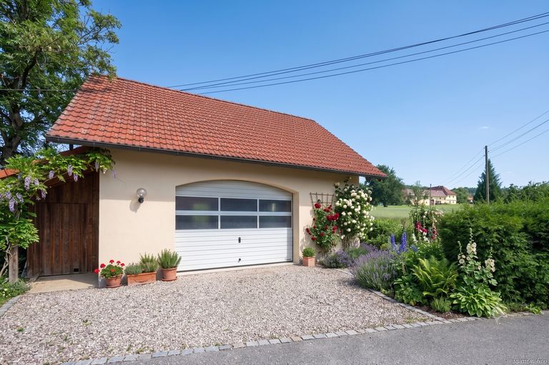 So könnte die Garage nach einer Fertigstellung aussehen mit KI erstellt 