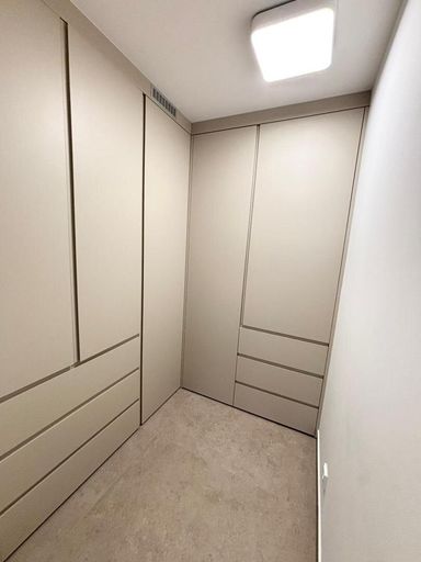 Begehbarer Schrank