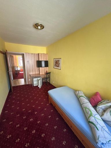 Zimmer 2,WhatsApp Image 2026-05-27 at 12.18.42 (3)