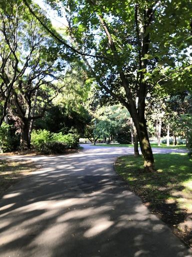 Waldmüller Park, Großzügige Wegeanlage