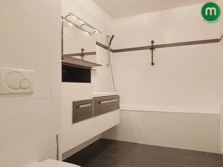 Bad mit Badewanne