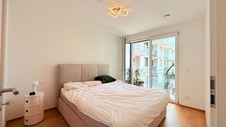 Schlafzimmer mit Ausgang