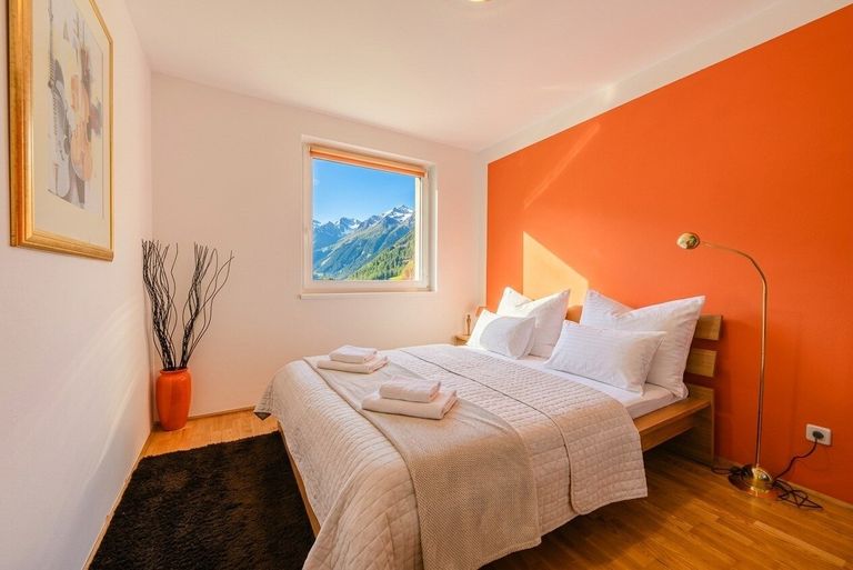 Eisenmann-Immobilien-Wohnung-Sölden-Schlafzimmer