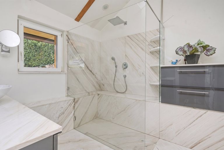 Badezimmer im Zwischengeschoß