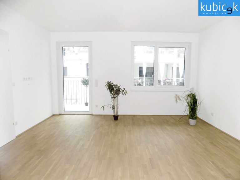 Wohnküche mit Blick zum Balkon