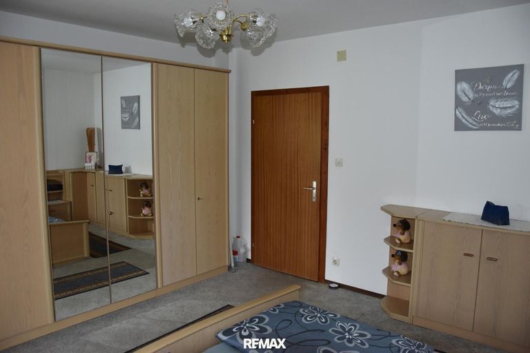SZ mit Spiegelschrank 