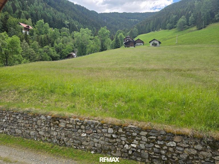 leicht abfallendes Gelände 