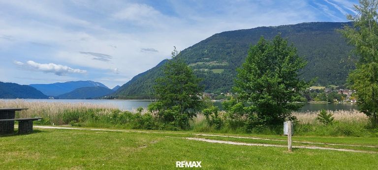 Der Ossiacher See mit der Gerlitzen