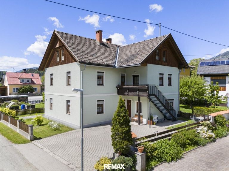 Hausansicht mit Aussentreppe für Apartmentgäste