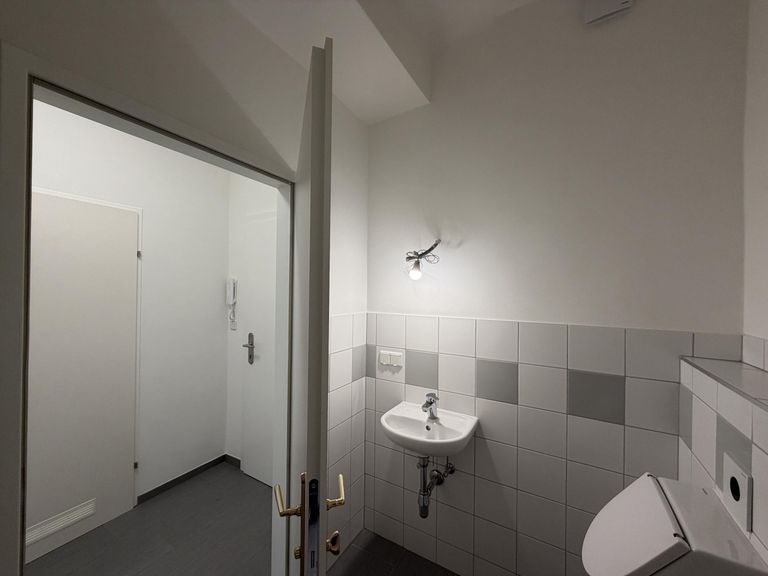 Eingang Büro / Praxis / Toilette