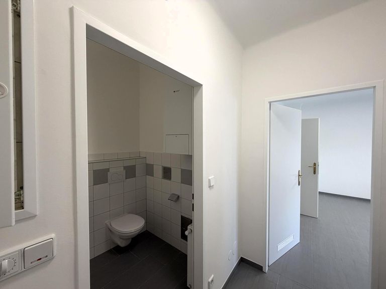 Eingang Büro / Praxis / Toilette