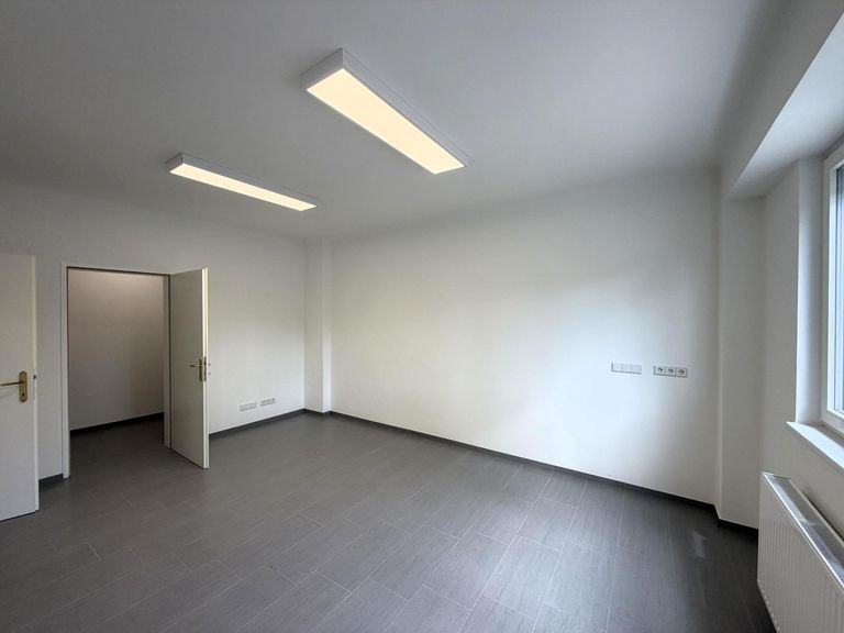 Büro / Praxis - Hauptraum