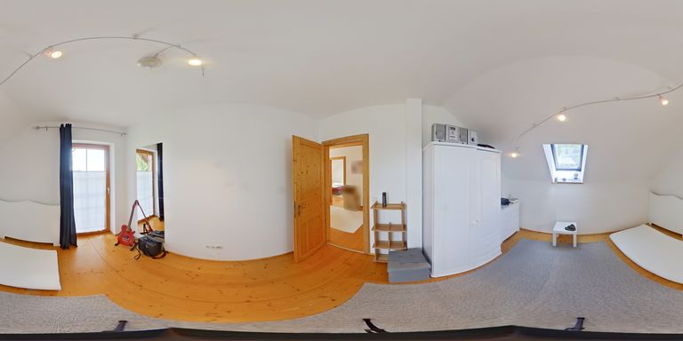 Zimmer 1 OG