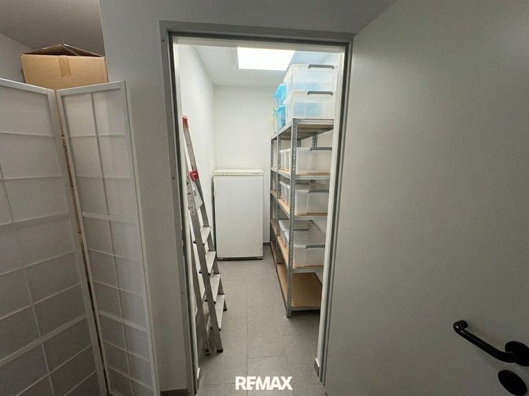 Abstellraum neben Wohnungstür