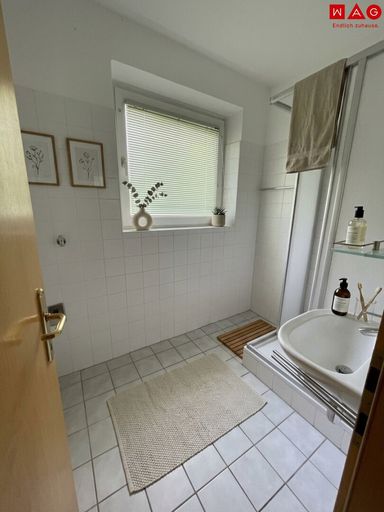 Badezimmer Beispiel KI