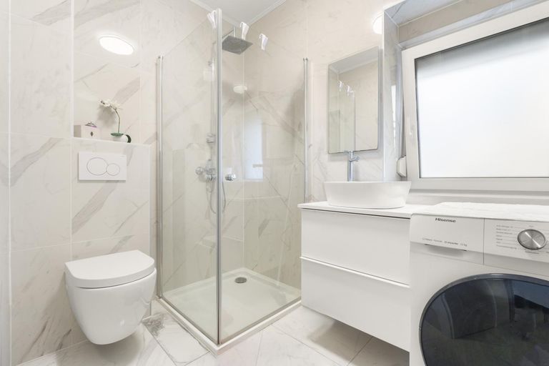 Badezimmer mit Dusche