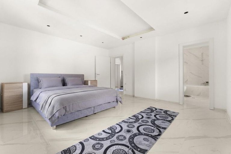 Schlafzimmer mit Badezimmer en Suite OG