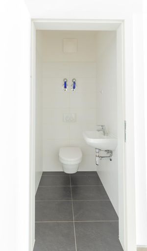 separates WC