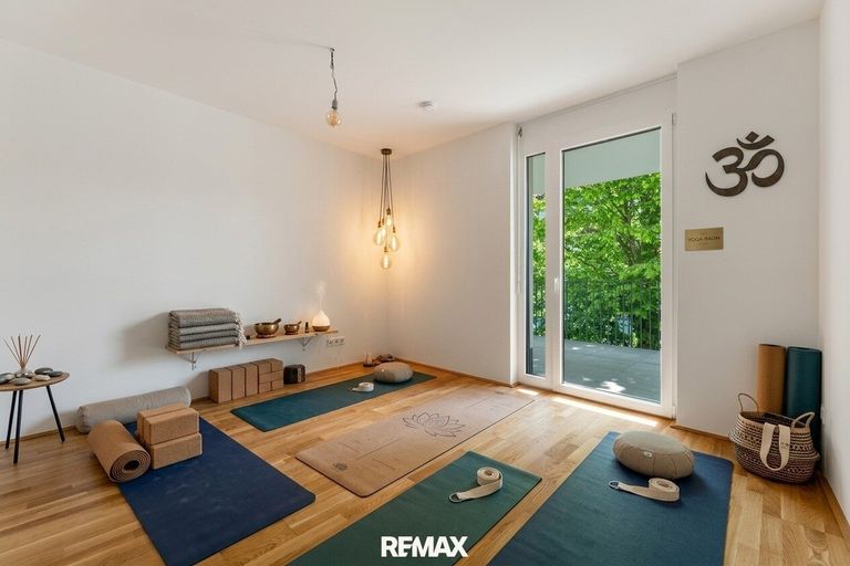 Eingerichteter Yoga Raum - KI Symbolfoto