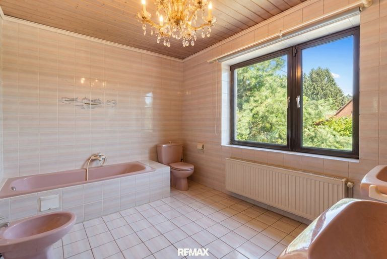 Badezimmer EG (KI geräumt)