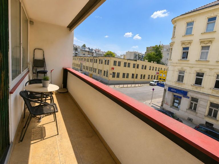 09 Loggia