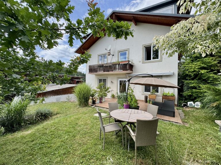 Terrasse mit Garten