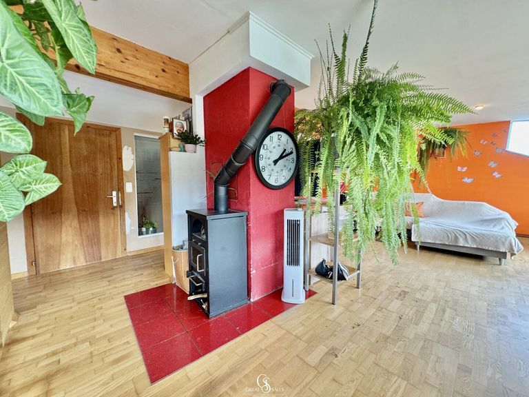 Wohn/-Essbereich mit Kamin DG
