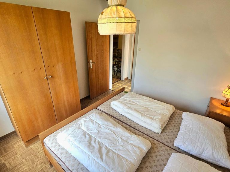 Schlafzimmer 1