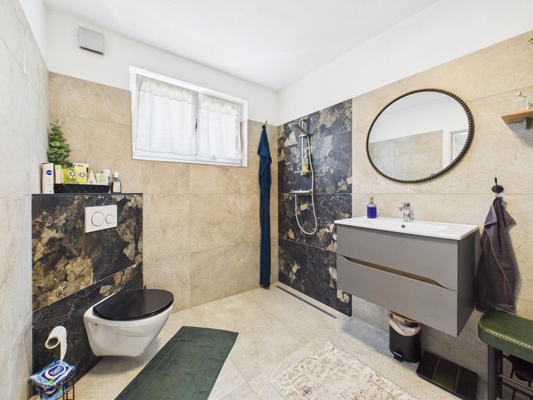 Badezimmer 2