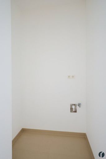 Abstellraum mit Waschmaschinen Anschluss
