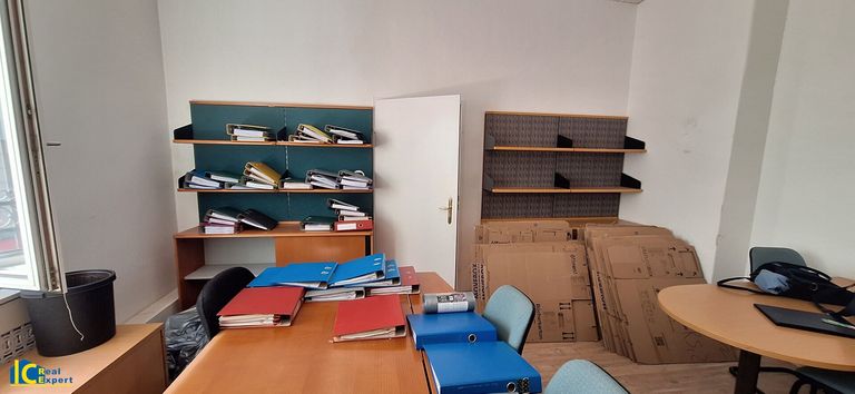 Besprechungszimmer, Umzug wird gerade vorbereitet