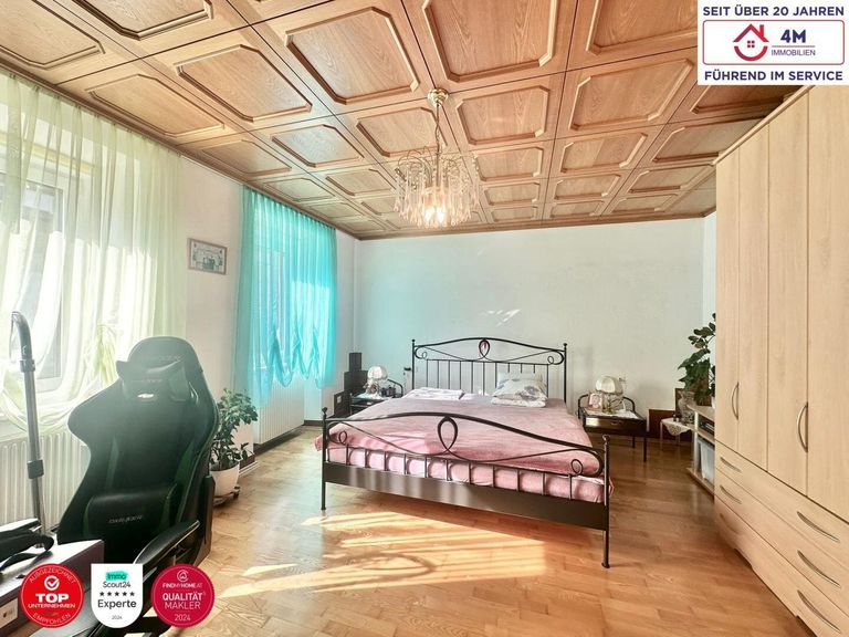 Schlafzimmer 1