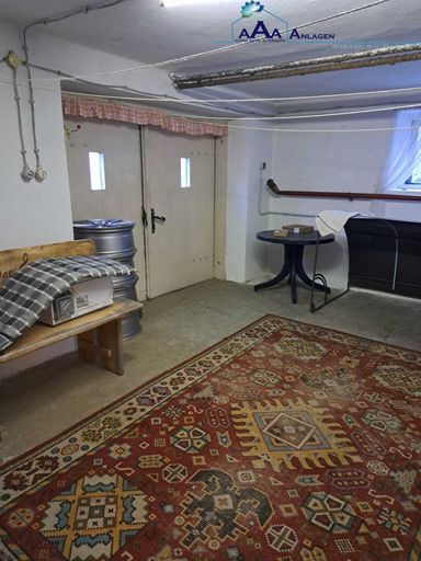 Großer Raum im Keller