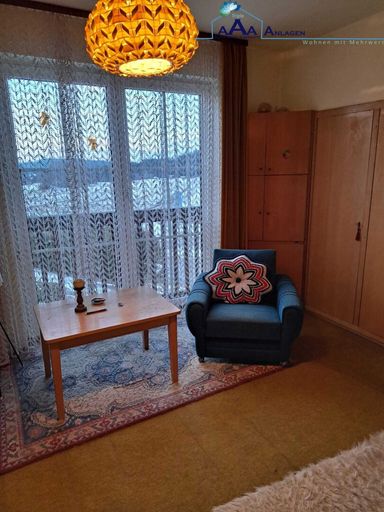 Zimmer mit Balkon Obergeschoß