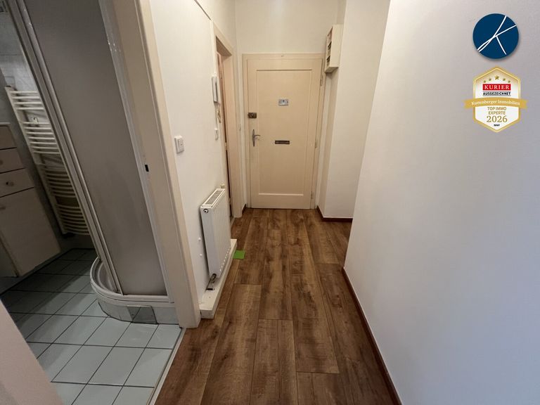 Vorzimmer-Eingang Bad
