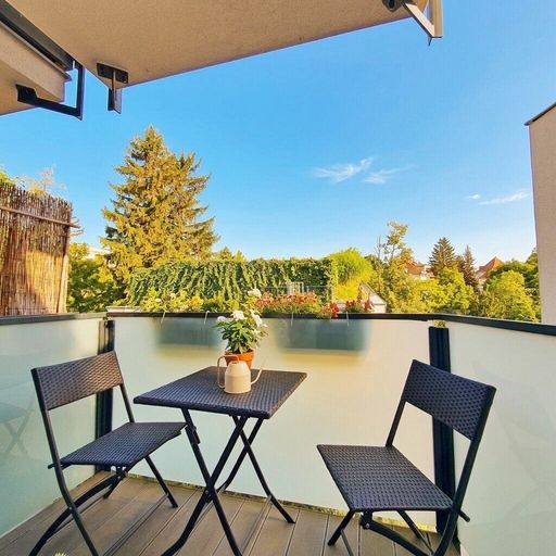 Balkon mit Ausblick ins Grüne