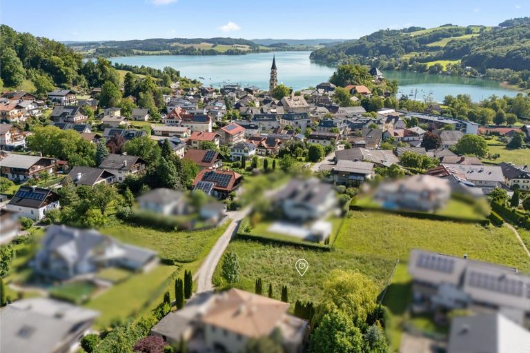 Grundstück zentral im Ort gelegen