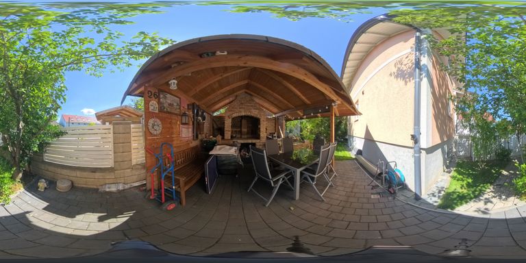 Gartenlaube mit Grill