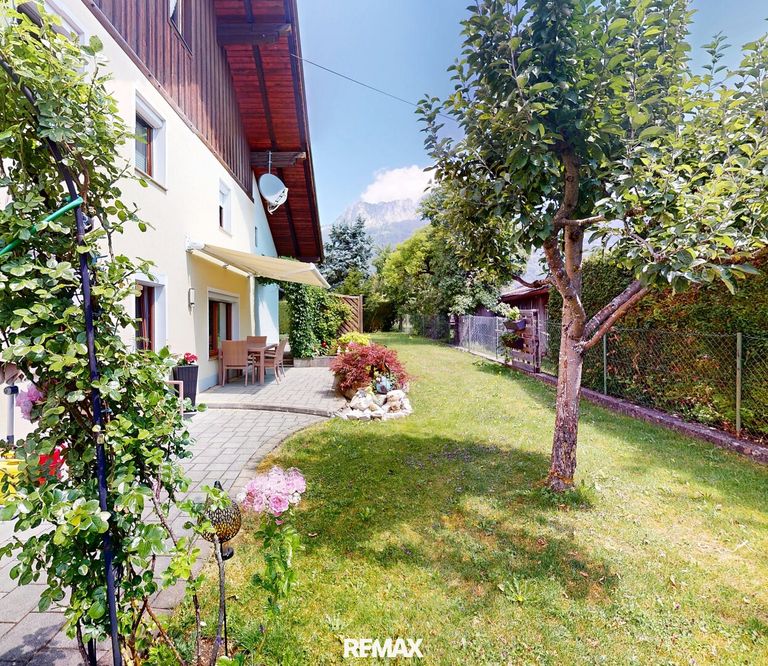 Pflach - Haus - Grünfläche-Terrasse
