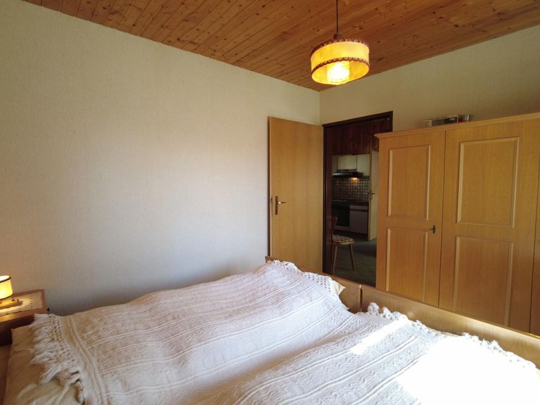 Schlafzimmer 1