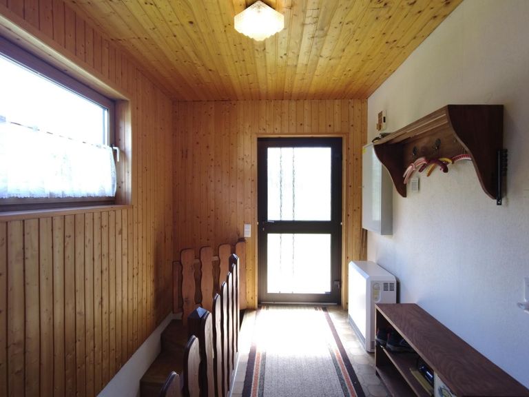 Hauseingang_Garderobe_Kellerabgang