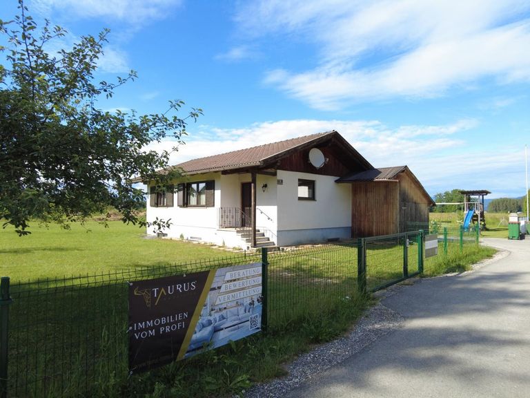 Haus und Garten_Zufahrt