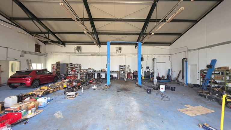 Werkstatt + Lagerhalle ca. 800m² (3)